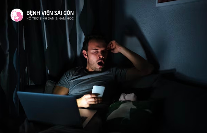 Thức khuya ngủ không đủ giấc cũng ảnh hưởng đến tinh trùng