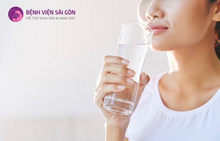 Uống nước thường xuyên giúp ngăn ngừa tình trạng béo phì