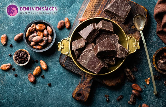 100 gram sô cô la đen có chứa 3,37 miligam sắt phù hợp cho người thiếu máu