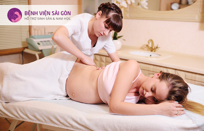 Massage có thể giúp mẹ bầu khóc nhiều cải thiện được tâm trạng