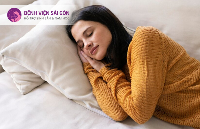 Ngủ đủ giấc là một trong những biện pháp tốt nhất để ngăn ngừa HC tiền kinh nguyệt