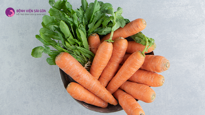 Cà rốt chứa rất nhiều dưỡng chất thiết yếu như vitamin K, vitamin A và chất chống oxy hóa