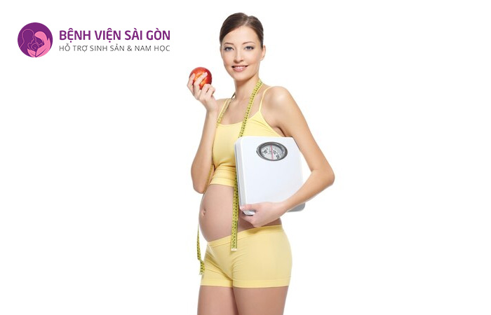 Cân nặng của mẹ bầu cần được duy trì phù hợp trong suốt thai kỳ
