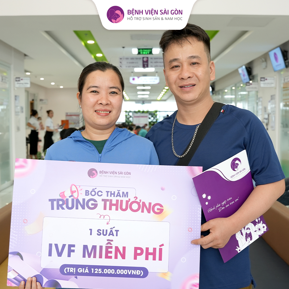 Anh Nguyên chị Hoa may mắn nhận được suất IVF miễn phí đầu tiên của sự kiện