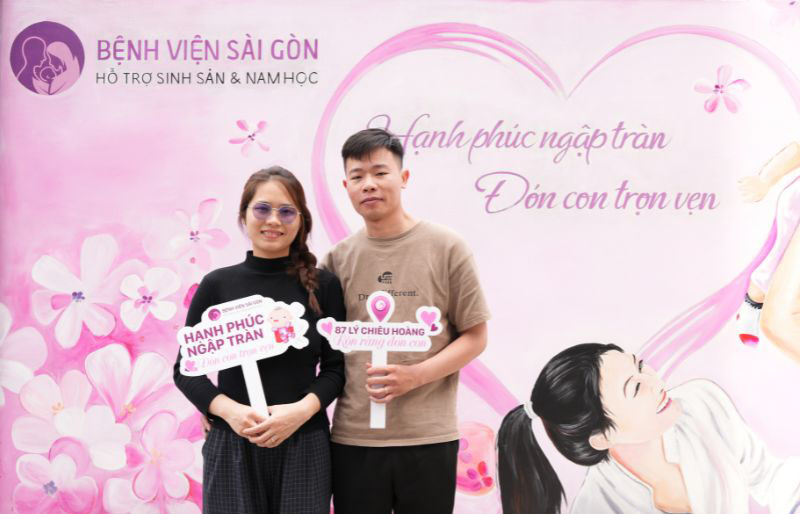 Chị Linh và anh Nam tham dự tọa đàm y khoa tại Bệnh Viện Hỗ Trợ Sinh Sản & Nam Học Sài Gòn Chị Linh và anh Nam tham dự tọa đàm y khoa tại Bệnh Viện Hỗ Trợ Sinh Sản & Nam Học Sài Gòn