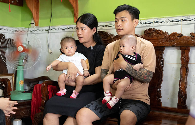 Chị Lữ Đỗ Hà Thanh cùng chồng và gia đình nhỏ Chị Lữ Đỗ Hà Thanh cùng chồng và gia đình nhỏ