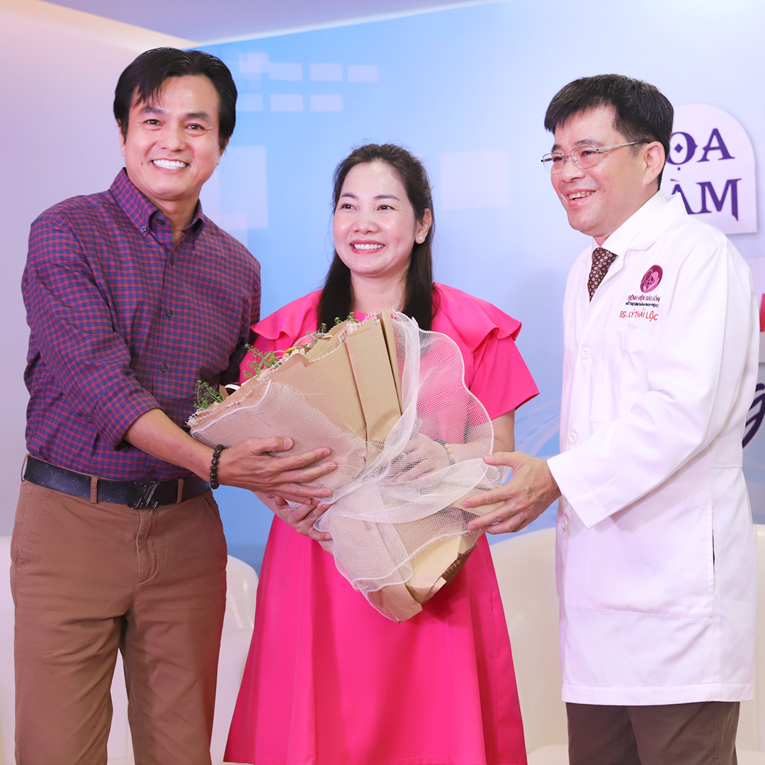 Tại Toạ đàm, vợ chồng diễn viên Cao Minh Đạt lần đầu tiên trải lòng về hành trình 10 năm tìm con của mình