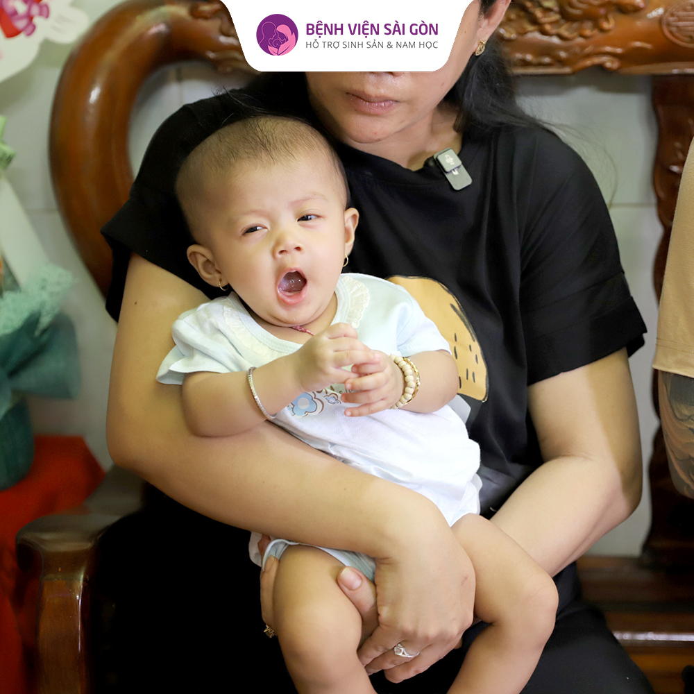 Hai thiên thần nhỏ chào đời trong niềm hạnh phúc vỡ oà của hai bên gia đình