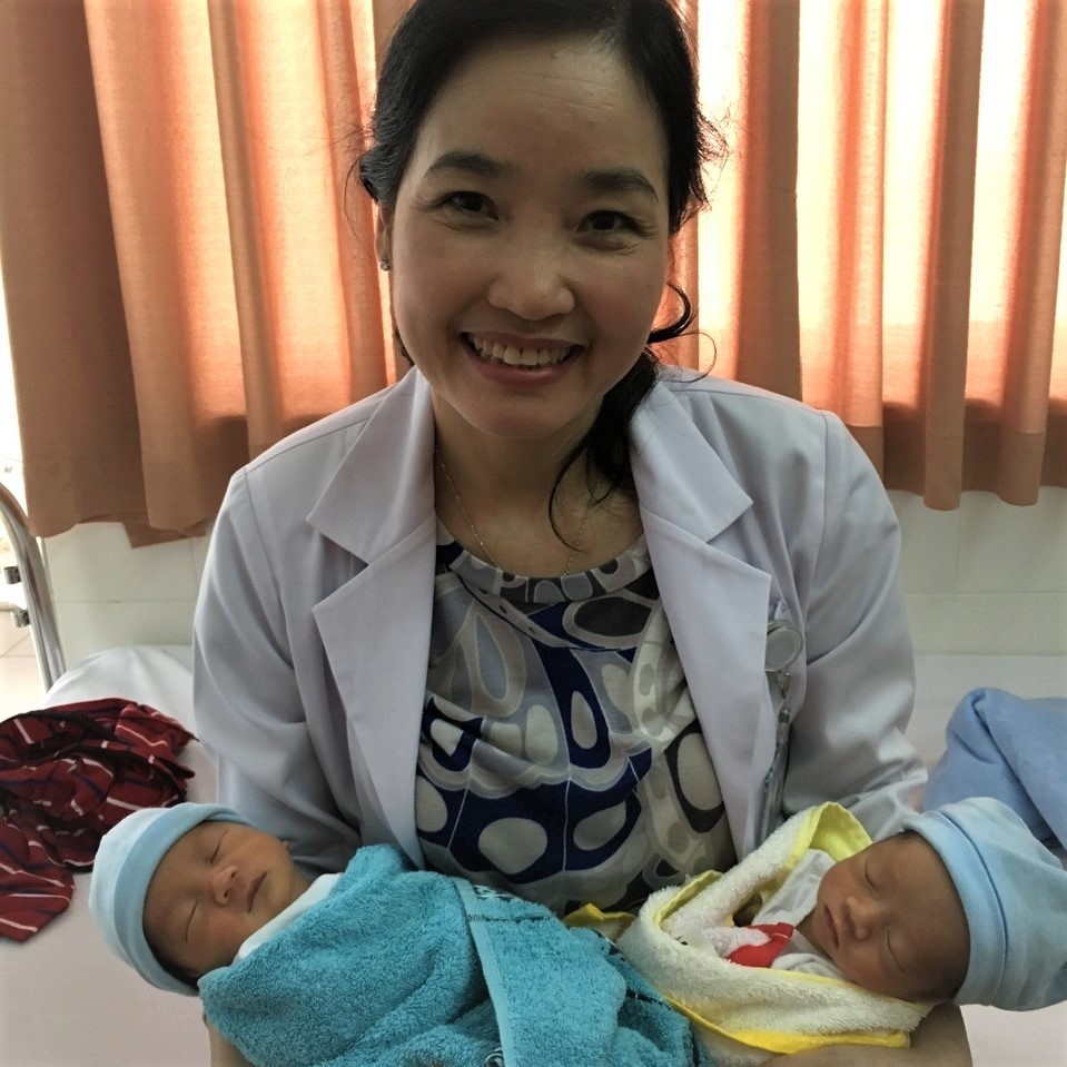 Tiến sĩ, bác sĩ Vũ Minh Ngọc - vị bác sĩ đã đem phép màu cho hàng ngàn gia đình hiếm muộn