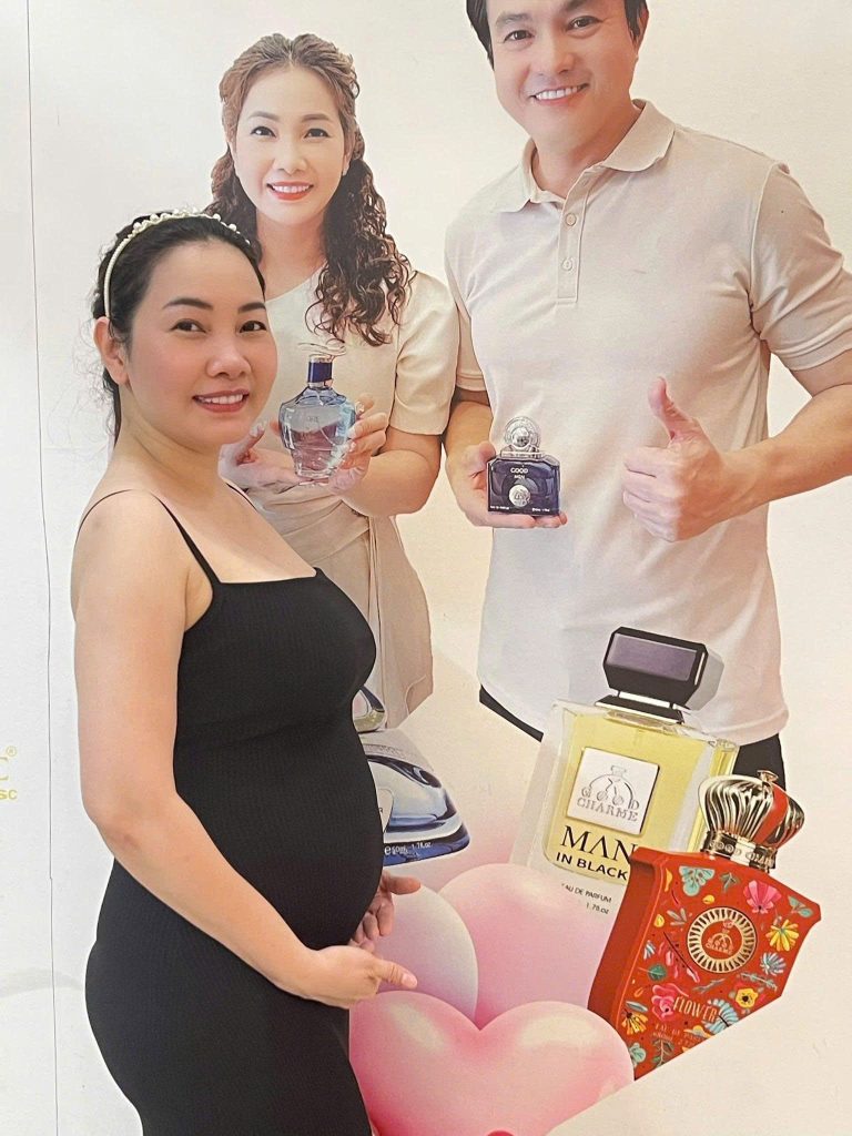 Mẹ bầu đang hạnh phúc ở tháng thứ 6 của thai kỳ