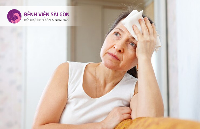 Người mãn kinh là đối tượng dễ mắc bệnh loãng xương