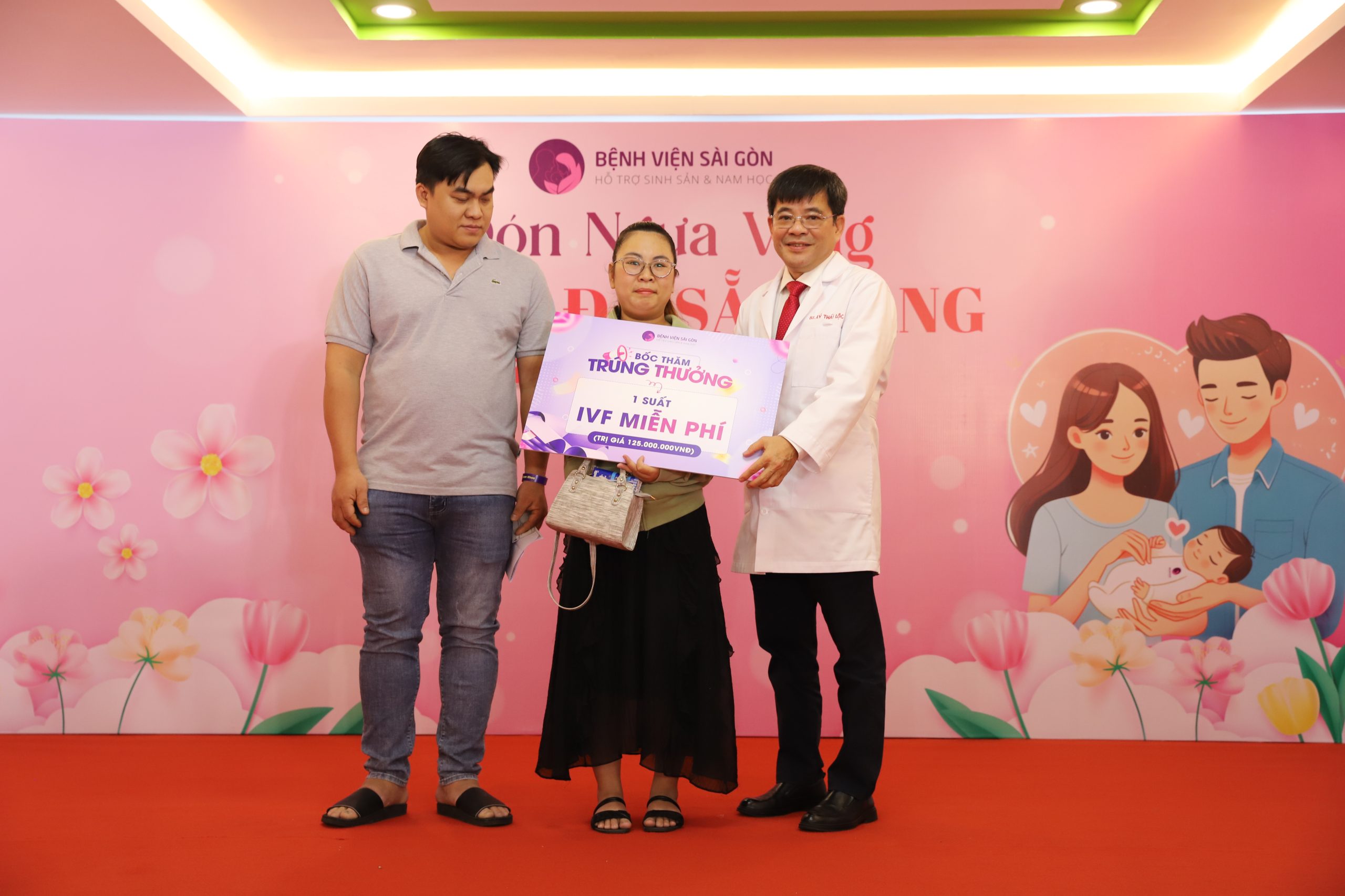 Gia đình chị Chu Mỹ Phụng đã may mắn nhận được giải IVF Miễn phí của Bệnh Viện