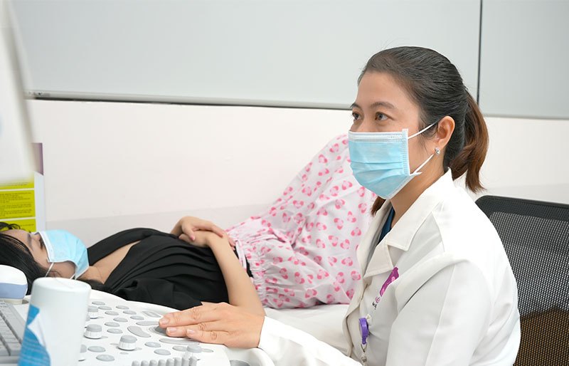 Khám tử cung và vòi trứng