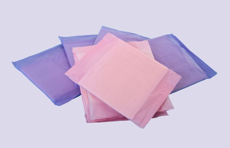 Mang theo băng vệ sinh khi chụp HSG