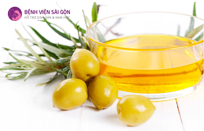 Dầu o-liu là một trong những thực phẩm nằm trong danh sách nên ăn gì trước khi làm IVF
