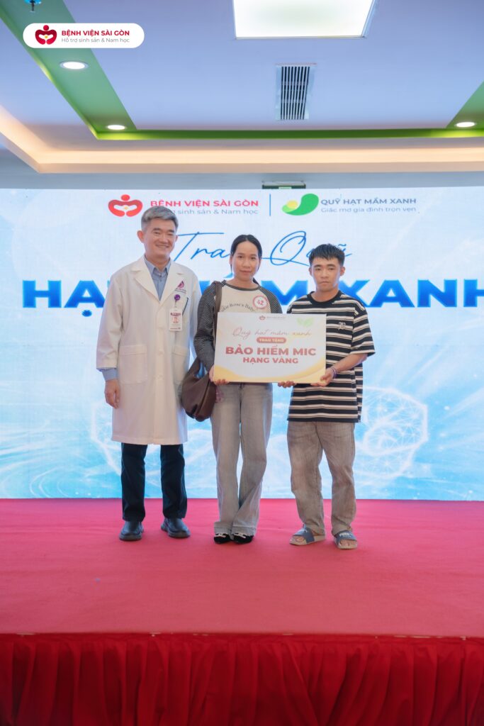 Khách hàng may mắn nhận được suất bảo hiểm MIC hạng Vàng thuộc Tổng Công ty Cổ phần Bảo hiểm Quân đội