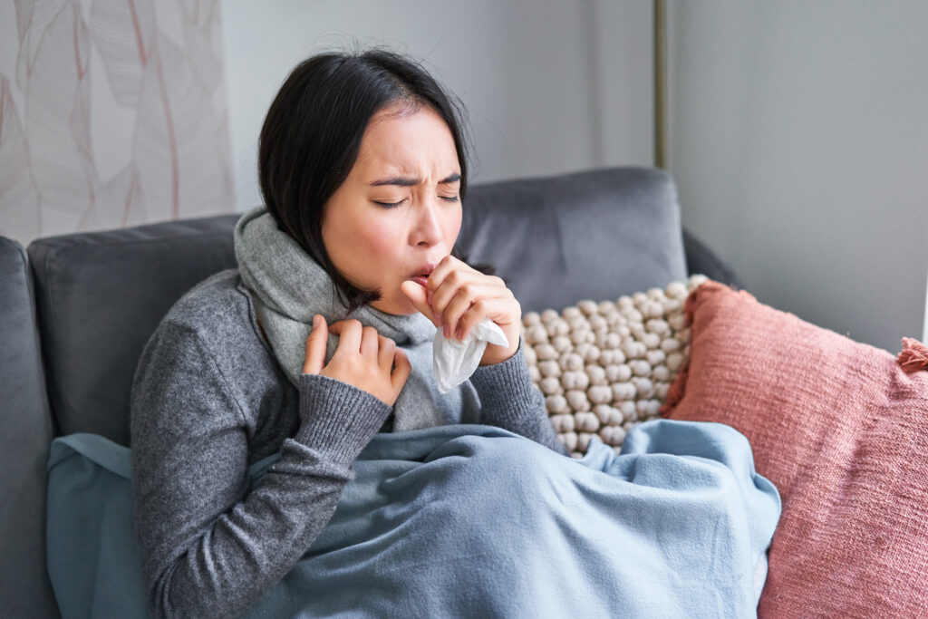 Sốt, ho hay nghẹt mũi là triệu chứng của tình trạng viêm hô hấp cấp 