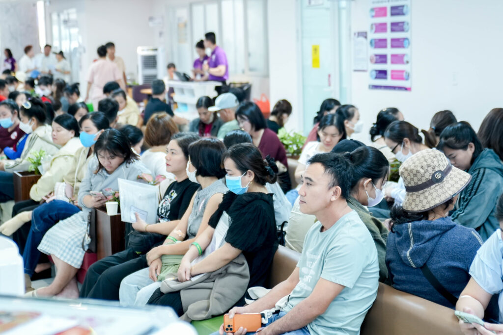 Sự kiện thu hút rất đông ba mẹ mong con tham gia
